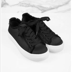 Steve Madden Greyla Lace-Up Black Shoe